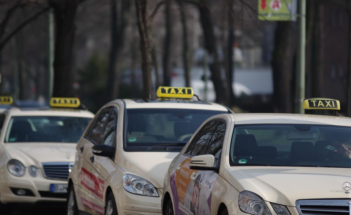 emkanicepic-taxi-5256235_1280 (1)