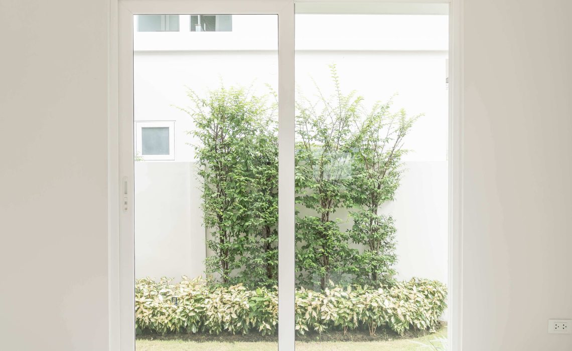 empty-door-living-room-interior-background(FILEminimizer)